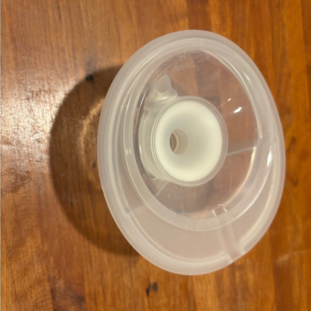 Momcozy M5 Cups